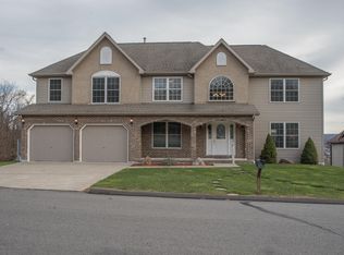 1158 Lincoln Ave, Blakely, PA 18447
