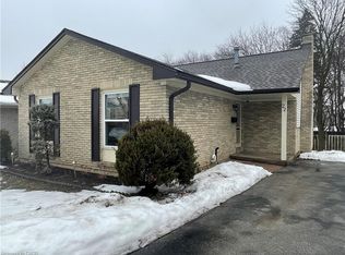 22 Matthew Ct, Kitchener, ON N2B1W6