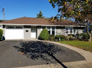 533 Derby Dr N, Oceanside, NY 11572