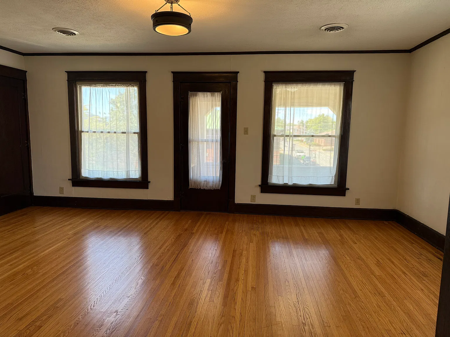 2 bed, 1000 sqft, $1,100 — Photo 4