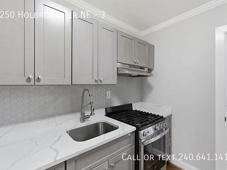1250 Holbrook Ter NE #3 — Photo 6