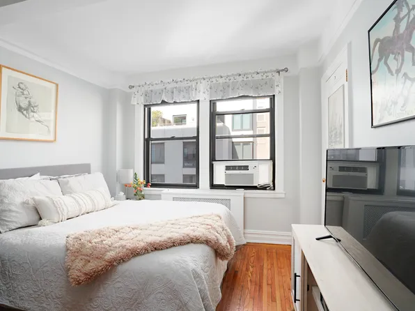 457 West 57th Street 911 image 3 of 9