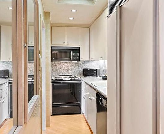 5th image of 45 Sutton Pl S APT 18G