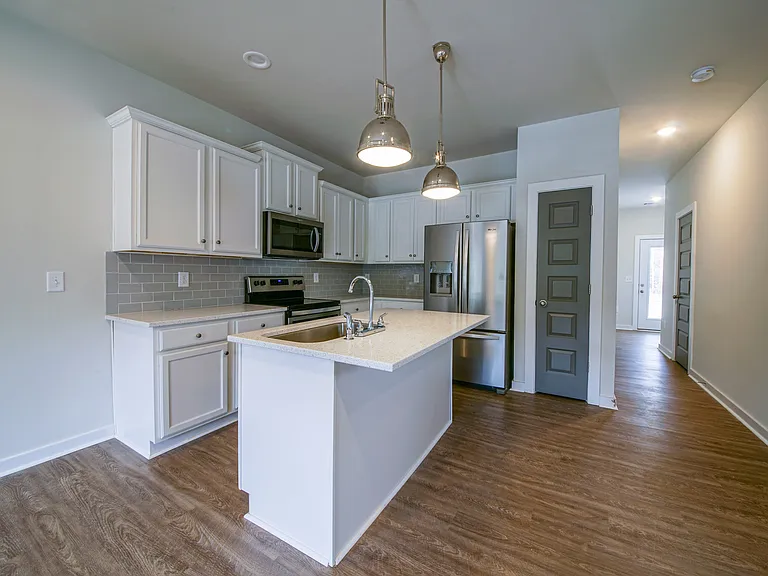 305 Lorien Way — Photo 2