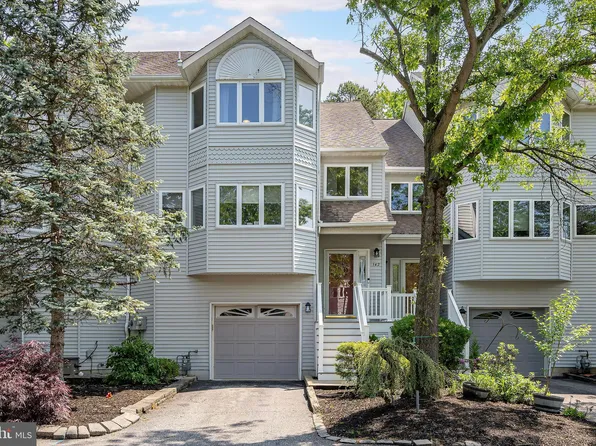 142 Orchid Ct, Toms River, NJ 08753
