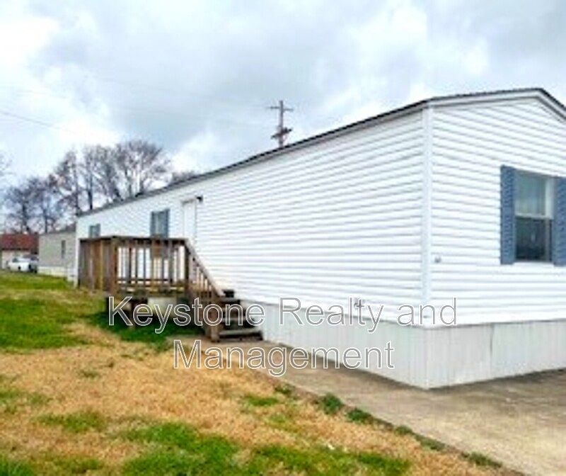 1st image of 815 Monroe Ln