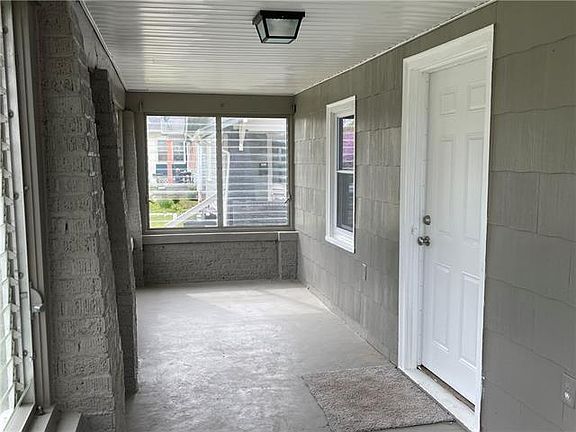 3rd image of 124 E Linden Ave