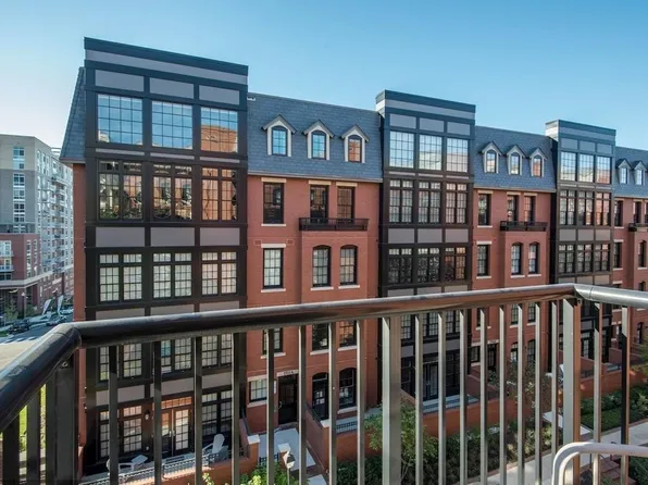 1610 N Queen St #215, Arlington, VA 22209