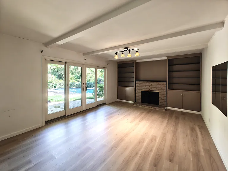1138 Laureles Dr — Photo 5