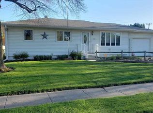 1638 Austin Ln, Fremont, NE 68025