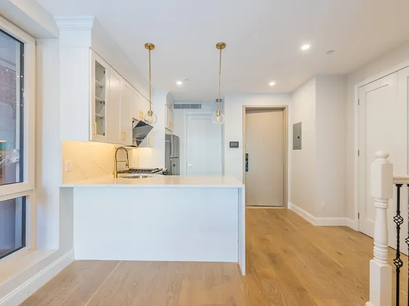 42-09 Hampton Street image 6 of 27