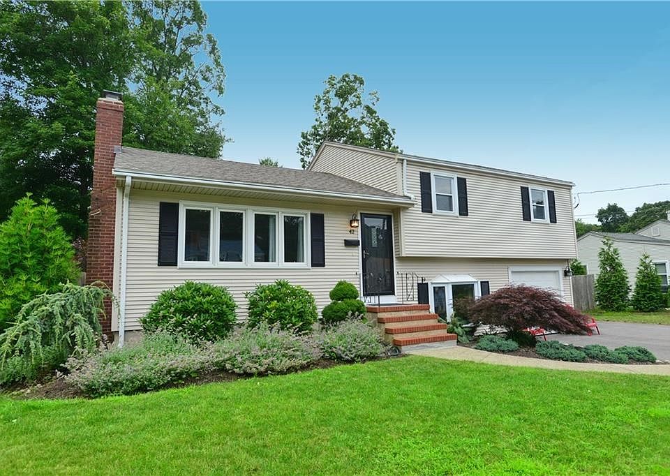 Curb appeal on a cul-de-sac!