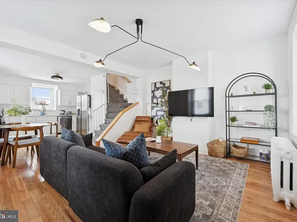 4446 Silverwood St, Philadelphia, PA 19127