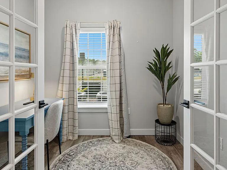 Zephyr Apartments — Photo 28