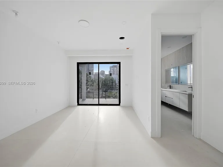 17 SE 12th Ave — Photo 11