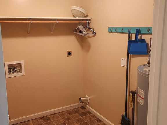 3rd image of 1011 W Poplar St #11