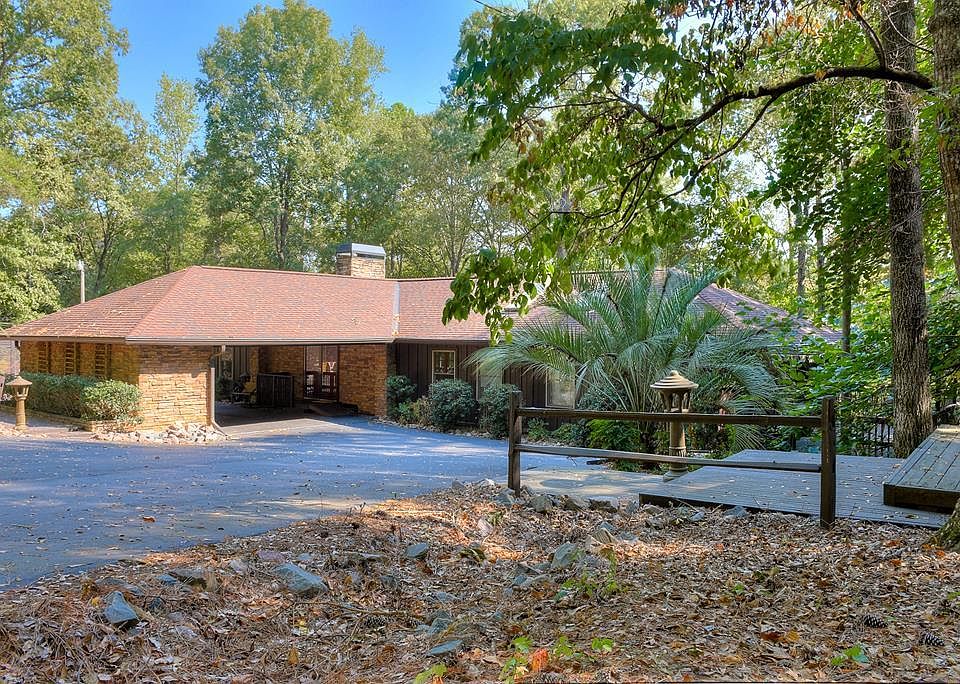 1st image of 321 Annie Laurie Dr