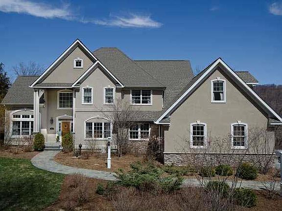 3rd image of 16 Amandas Way