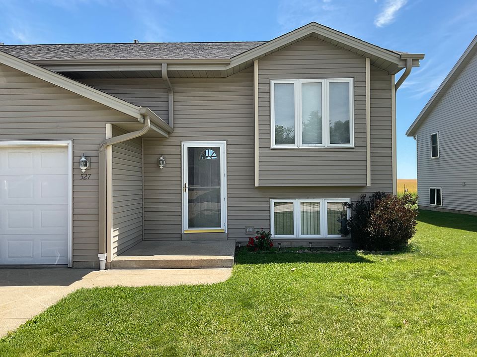 1st image of 527 Wellington Dr