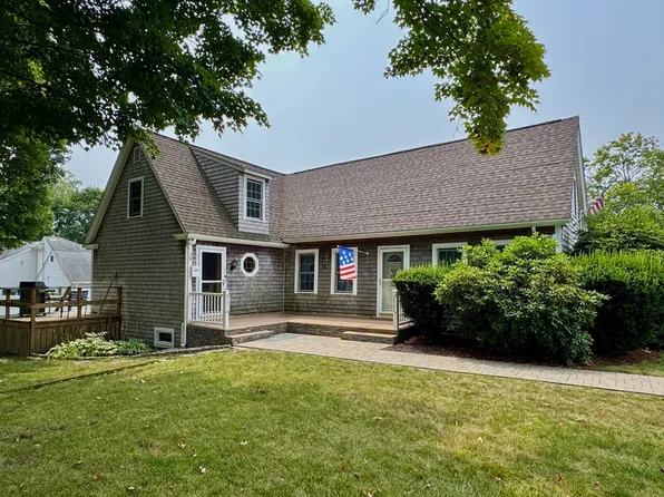 28 Glen St, Whitman, MA 02382