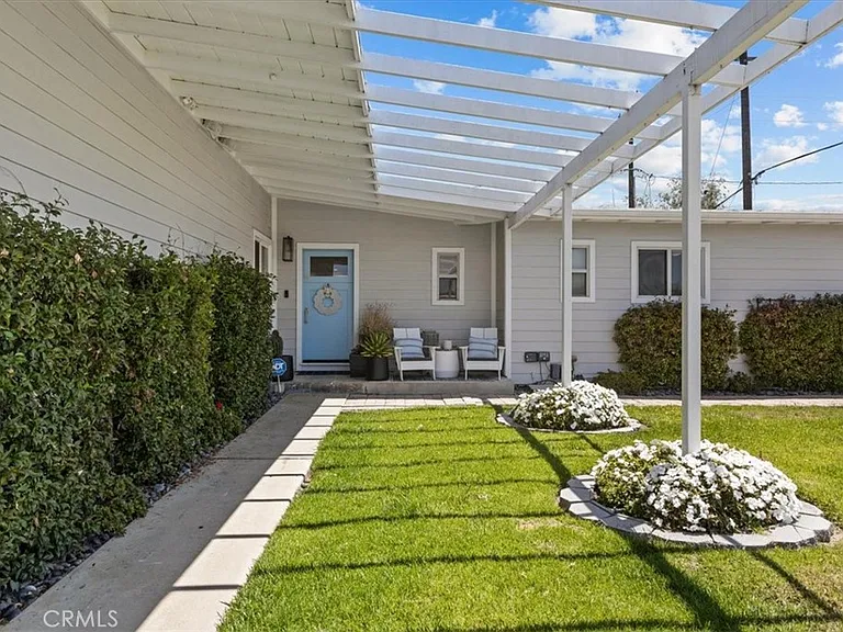1818 Beryl Ln — Photo 2
