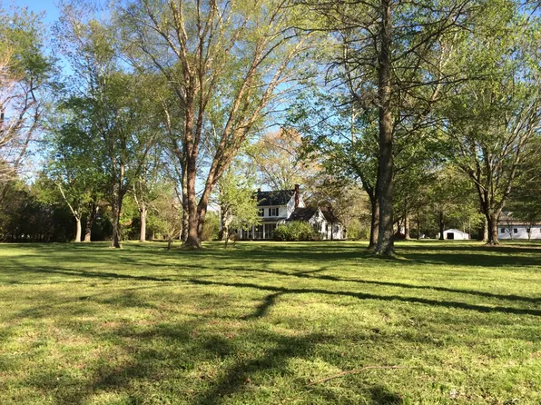 1838 Muddy Gut Rd #A, Dunnsville, VA 22454