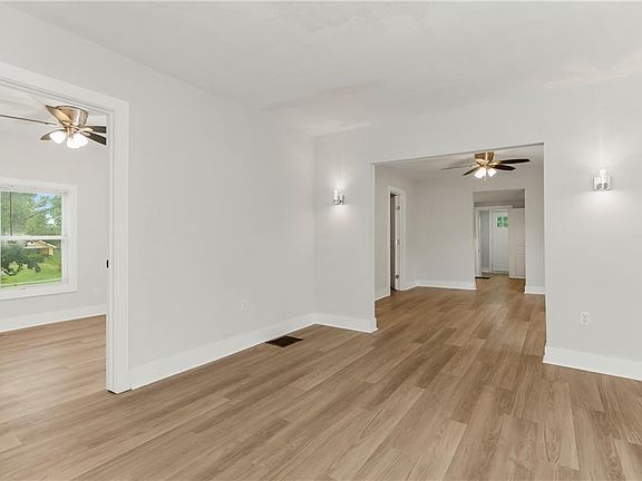 3rd image of 3911 Myrtle Ave