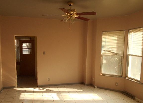 3rd image of 109 N 16th Ave