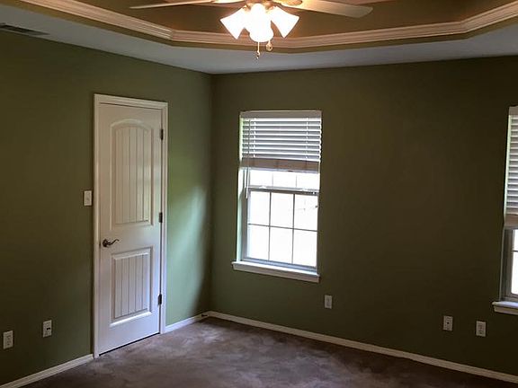 3rd image of 2528 Red Oak Dr