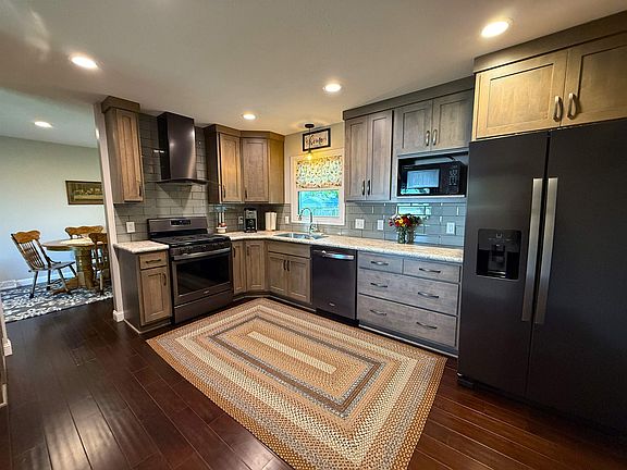 2nd image of 2020 Lewis St