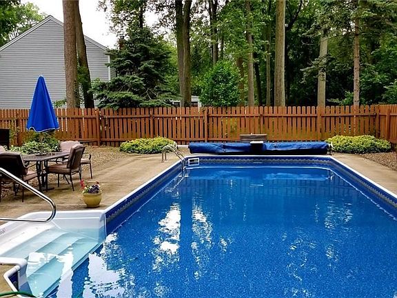 4th image of 320 Timberlane Dr