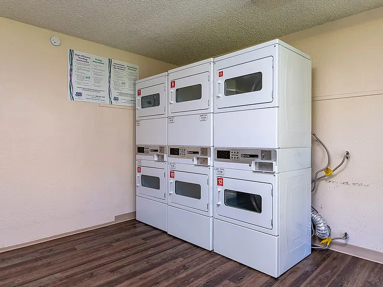 Arlo on 10th | Laundry Facility