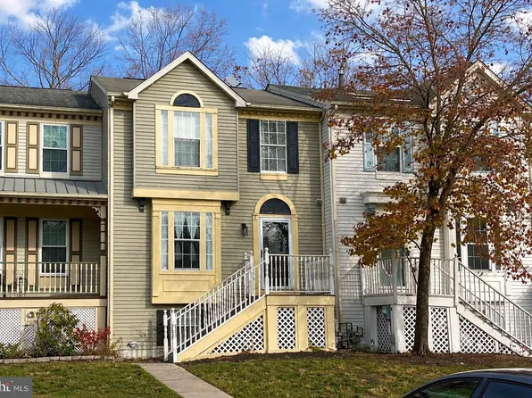 8 Wagon Wheel Dr, Sicklerville, NJ 08081