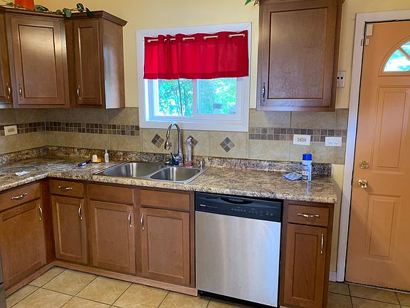 4th image of 548 Marie Dr