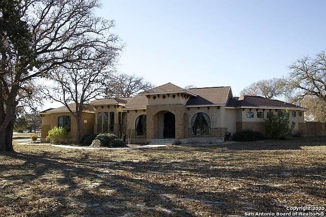 1st image of 100 Vintage Oaks Dr