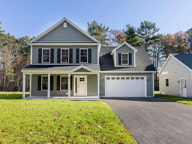 39 Neptune Dr — Photo 1