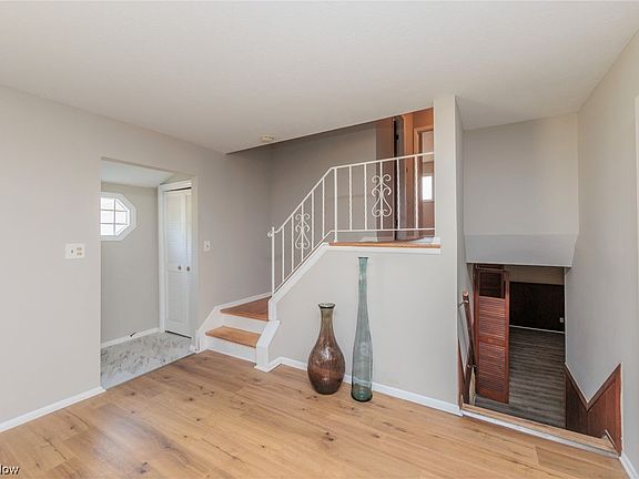 4th image of 25005 Deerfield Dr
