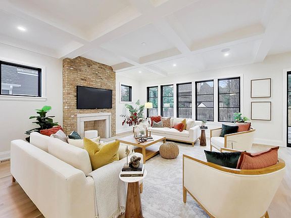 5th image of 2938 Indianwood Rd