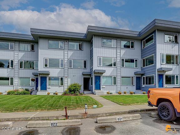 5th image of 834 O St
