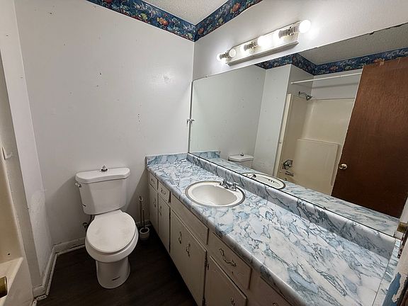 5th image of 902 Sisk St