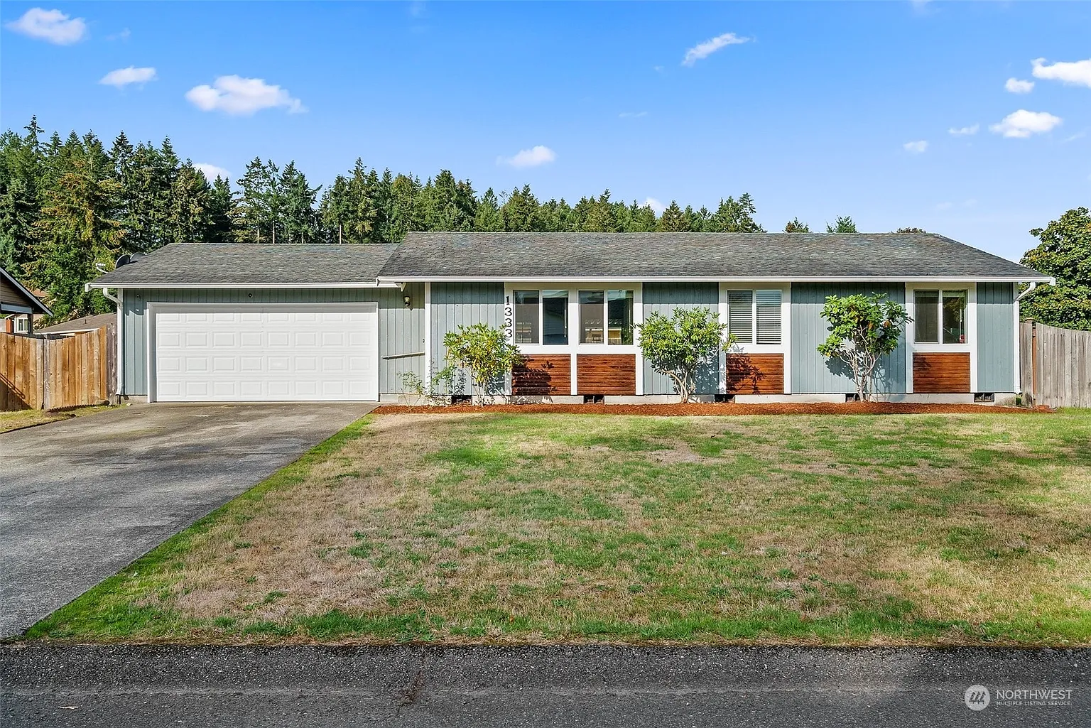 1333 Clover Loop SE photo 1
