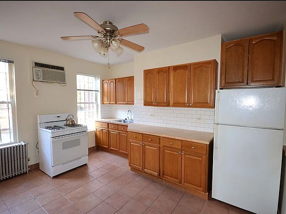 3rd image of 207 Leonard St Unit 1F