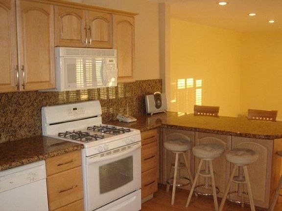 All Appliences included as a courtesy for tenant's convenience