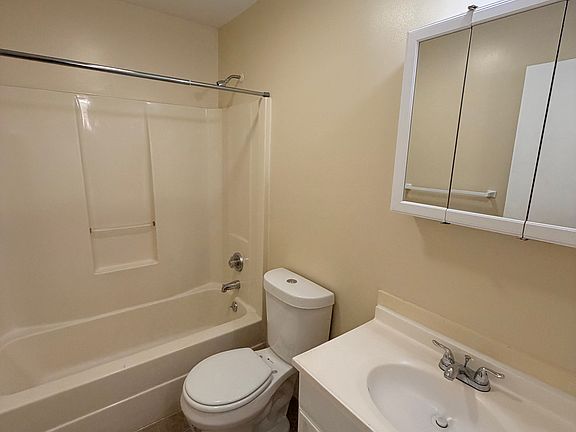 5th image of 143 Sheffield Ave #3B