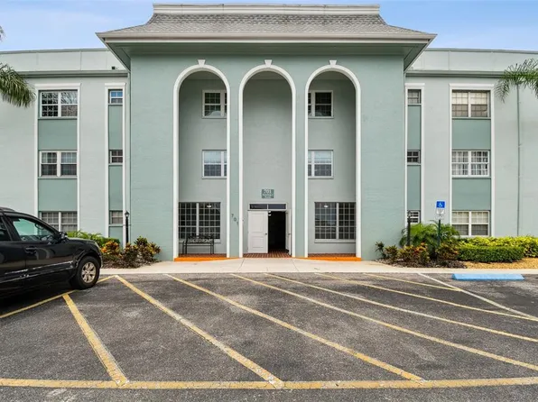 701 Poinsettia Rd APT 322, Belleair, FL 33756