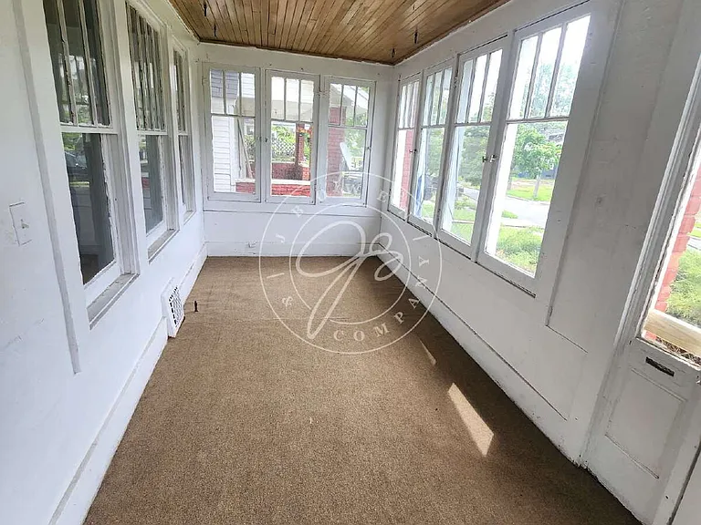 1354 Goodale Ave — Photo 12