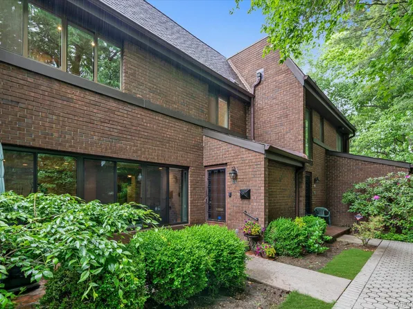 41 Spring Hollow, Roslyn, NY 11576