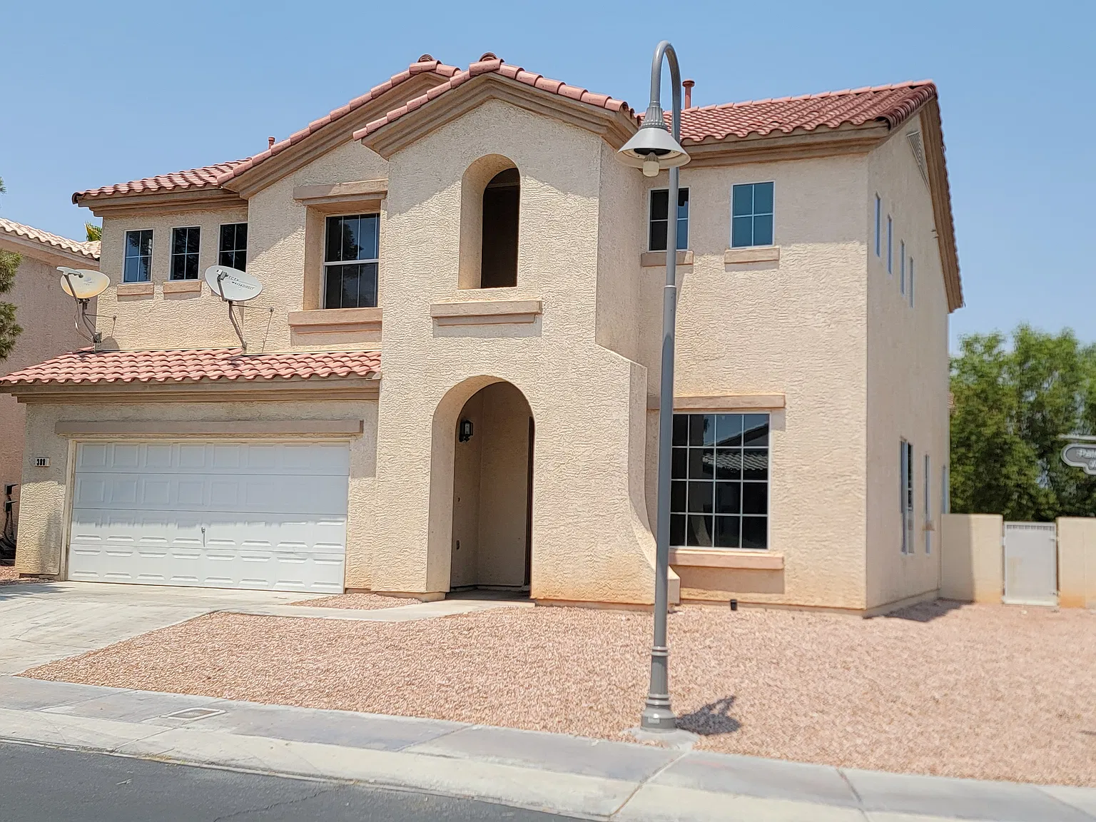 3 bed, 2608 sqft, $2,700 — Photo 1