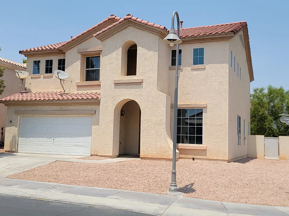 388 Palm Trace Ave