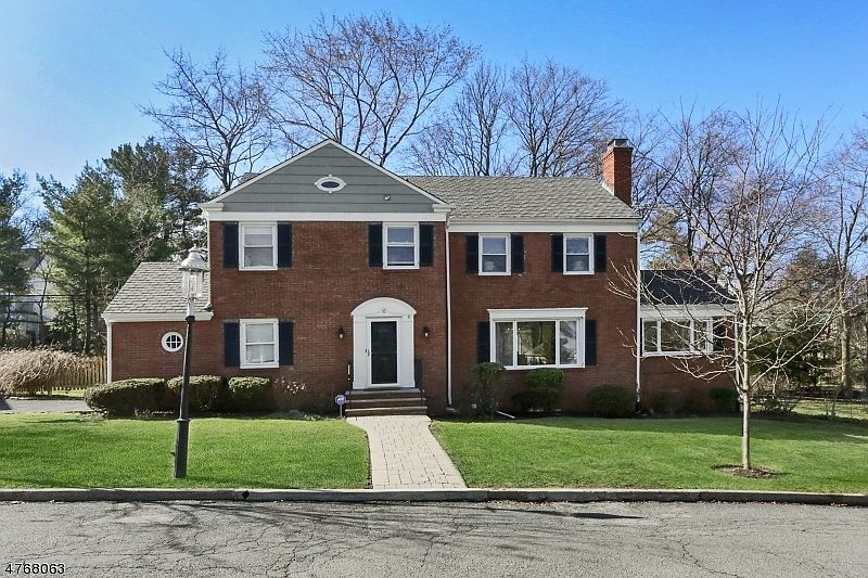 1st image of 15 Harrison Ct